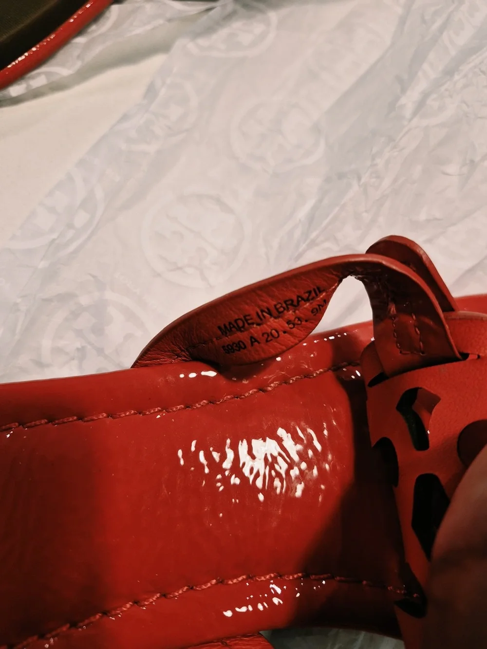 Tory Burch Red Patent Miller Logo Thong Sandals - Glossy Scarlet size 9